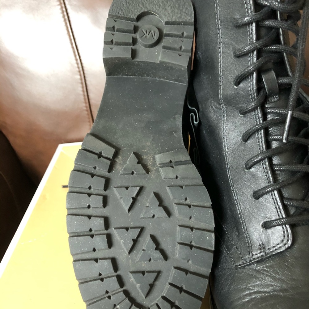 Michael Kors Black Leather Bella Ruffle Boot 5.5 - Picture 4 of 4